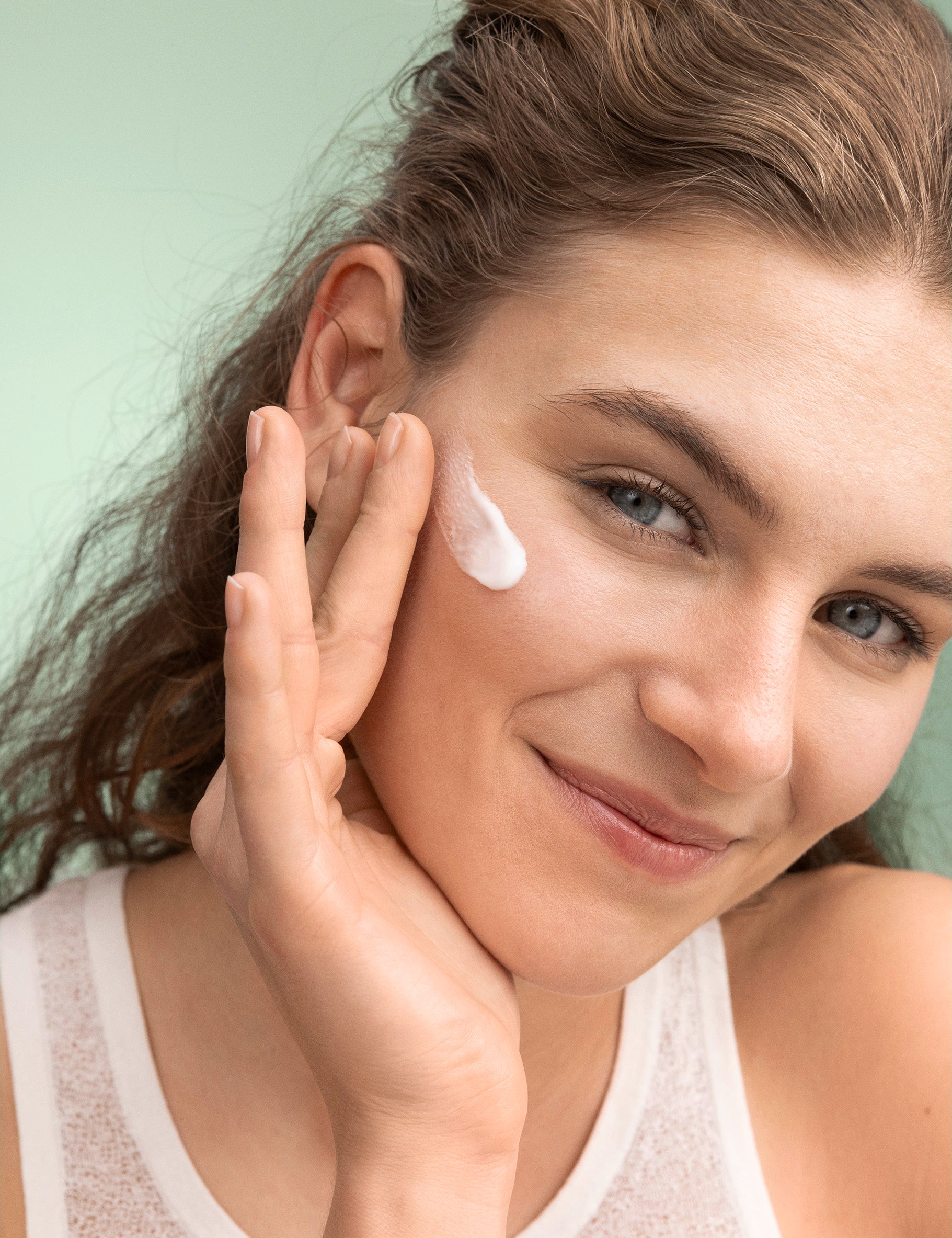 lavera Pure Beauty Mattierende Tagescreme in der Anwendung