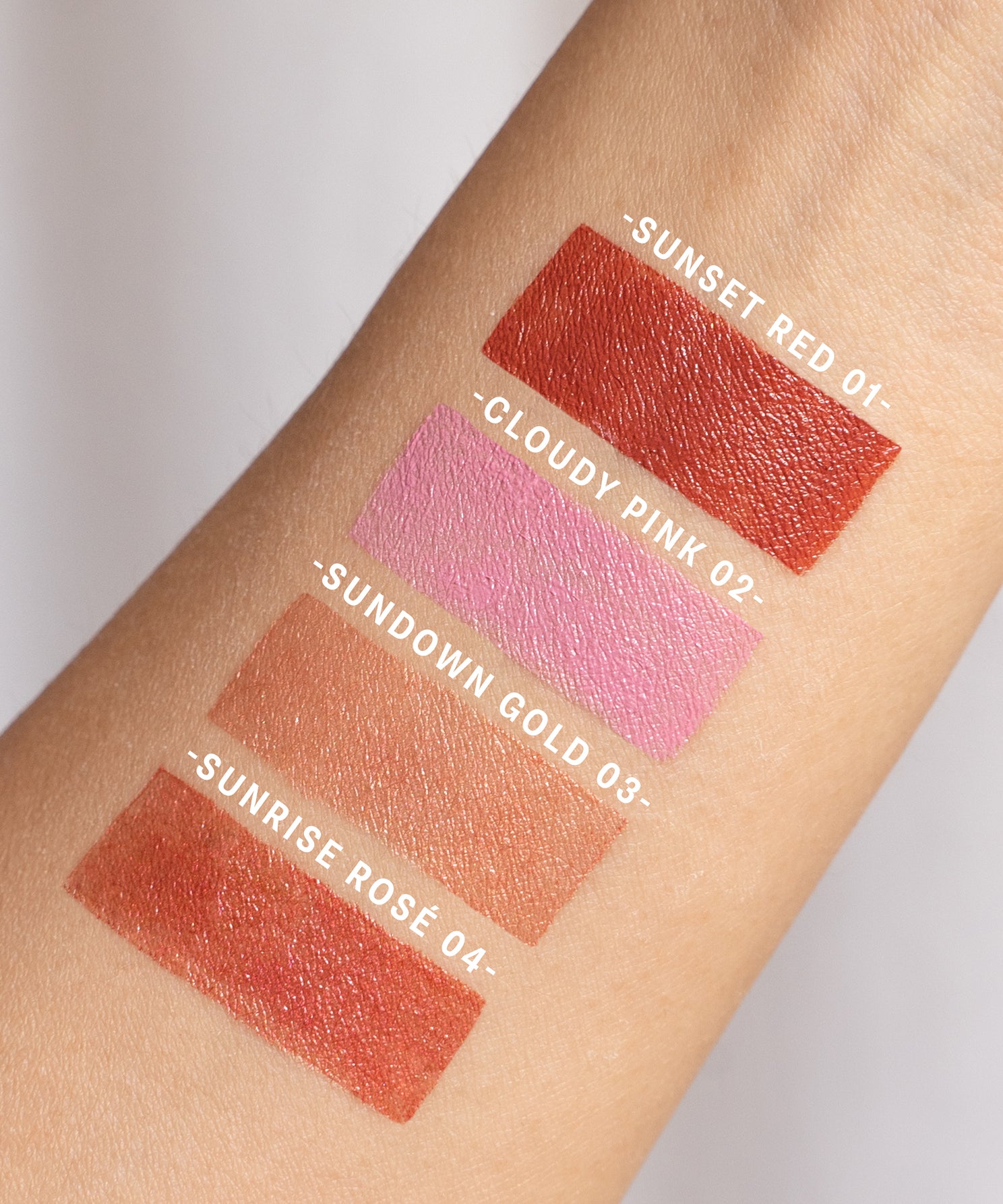 lavera Multi Balm -Sunset Red 01- in der Anwendung