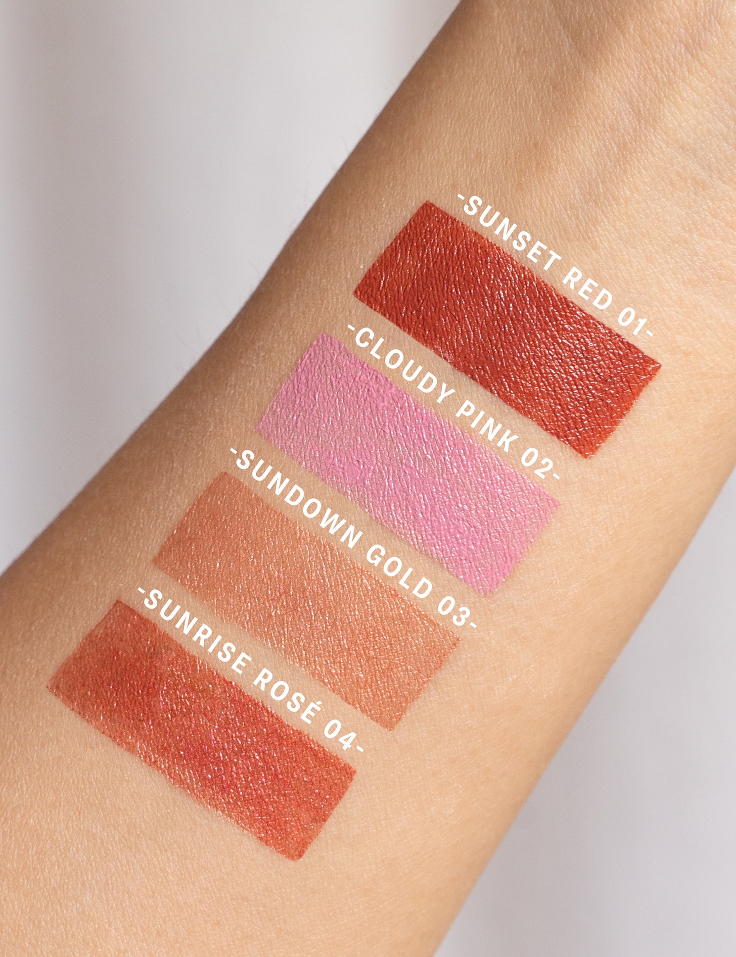 lavera Multi Balm -Sunset Red 01- in der Anwendung