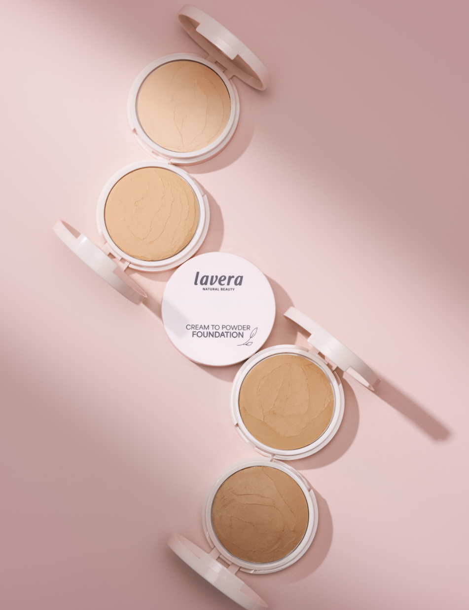 lavera Cream to Powder Foundation -Tanned 2.0- in der Anwendung