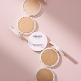lavera Cream to Powder Foundation -Tanned 2.0- in der Anwendung