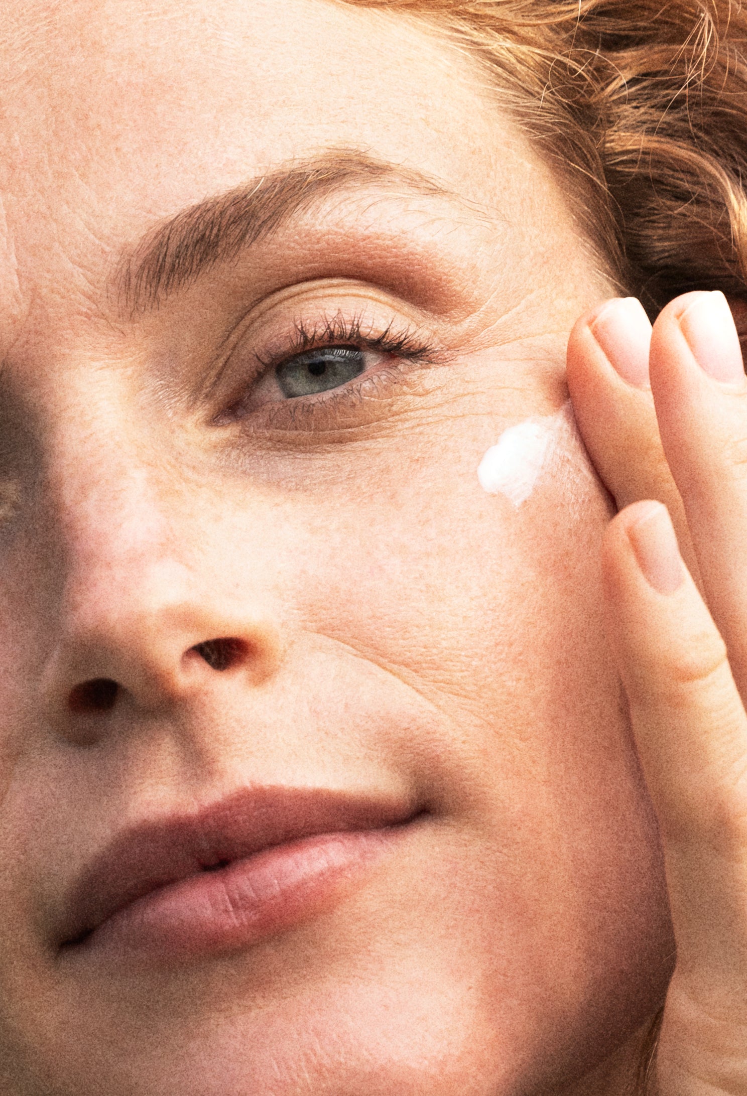 lavera basis sensitiv Anti-Falten Feuchtigkeitscreme Q10 in der Anwendung