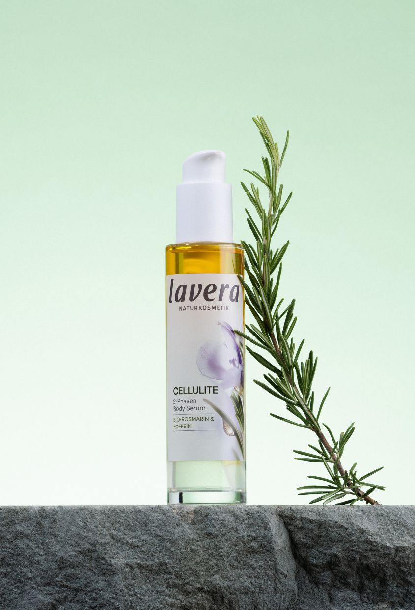 lavera Cellulite 2-Phasen Body Serum in der Anwendung