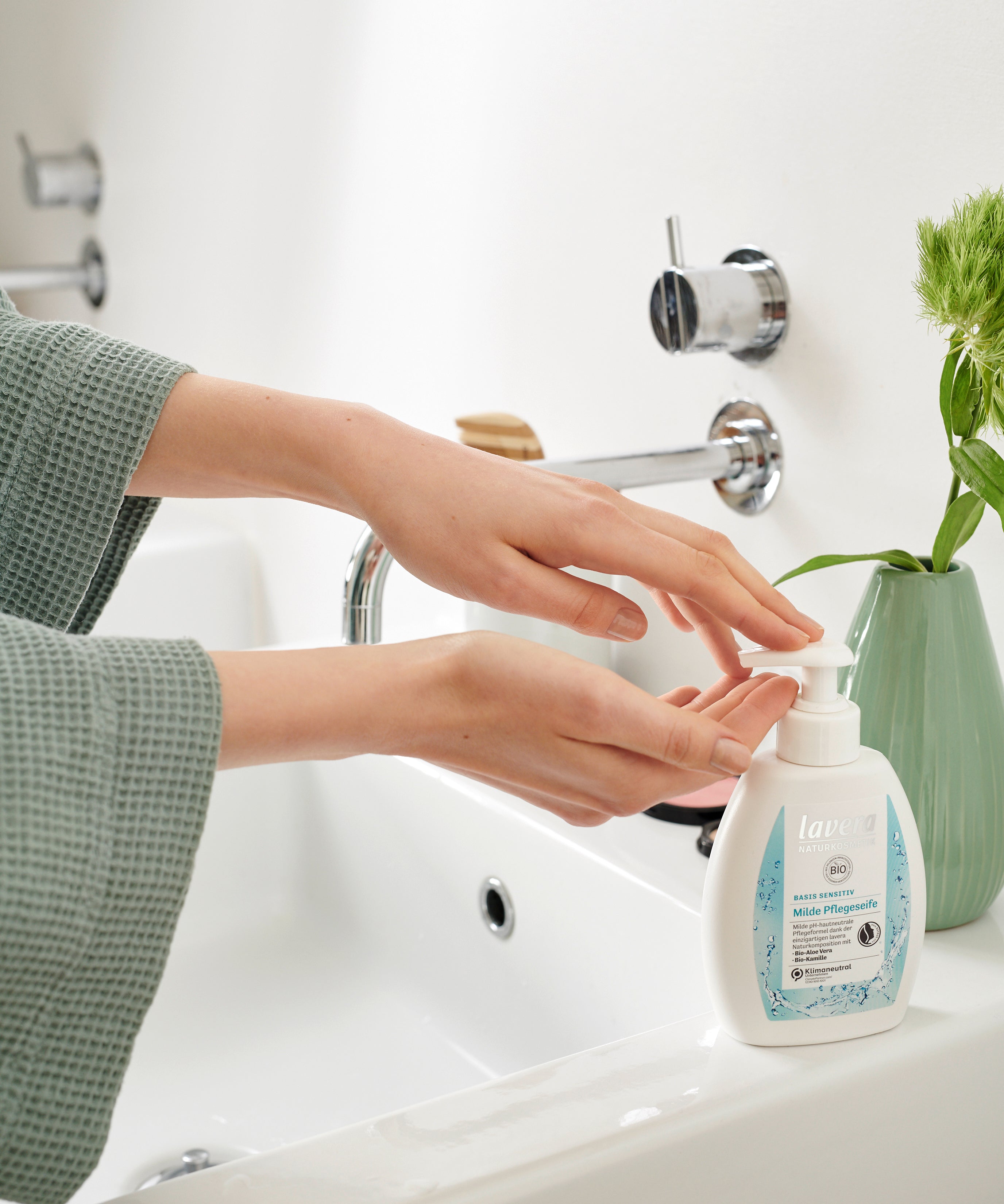 lavera Nachfüllbeutel basis sensitive milde Pflegeseife