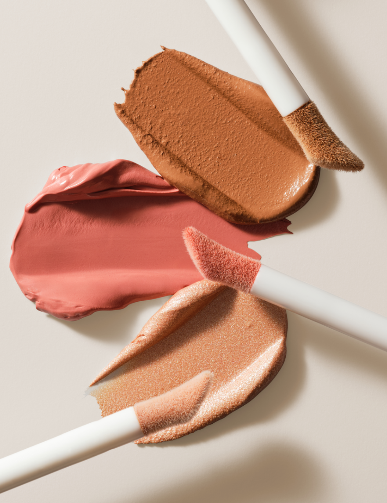lavera Liquid Glow & Contour -Liquid Highlighter 03- in der Anwendung