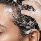 lavera Pflegeshampoo Volume & Lift in der Anwendung