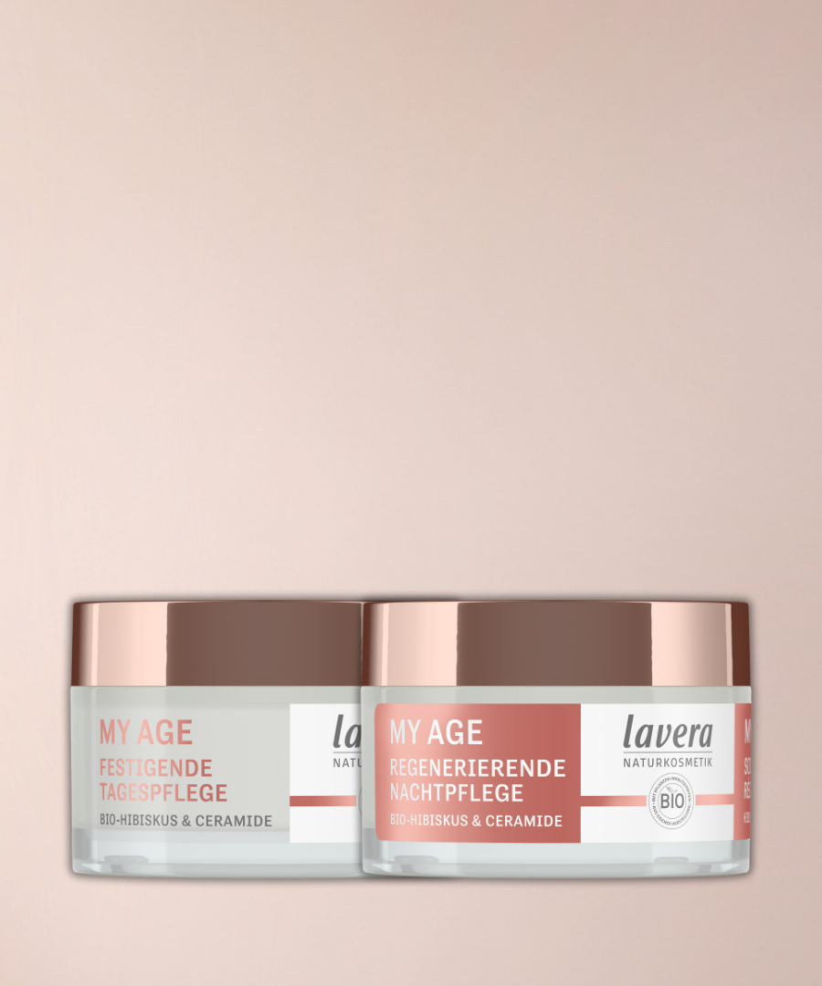 Zwei My Age Creme-Tiegel vor beigem Hintergrund