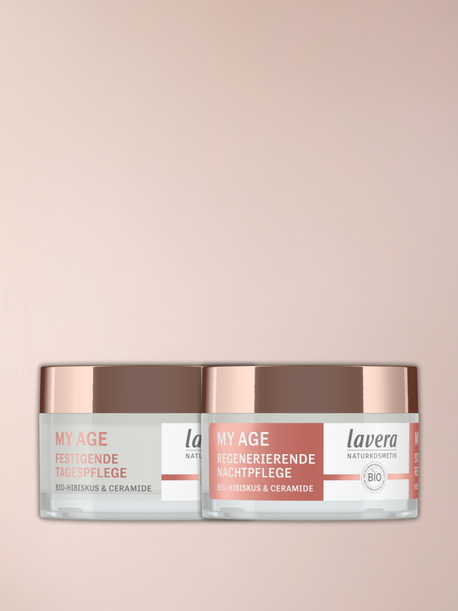 Zwei My Age Creme-Tiegel vor beigem Hintergrund